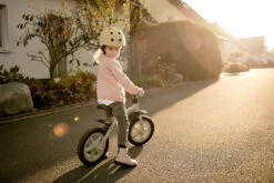 HAUCK Laufrad Super Rider 12, Dusty Green -Ausgewählte Baby- Und Kindergeschäfte hauck laufrad super rider 12 dusty green 2